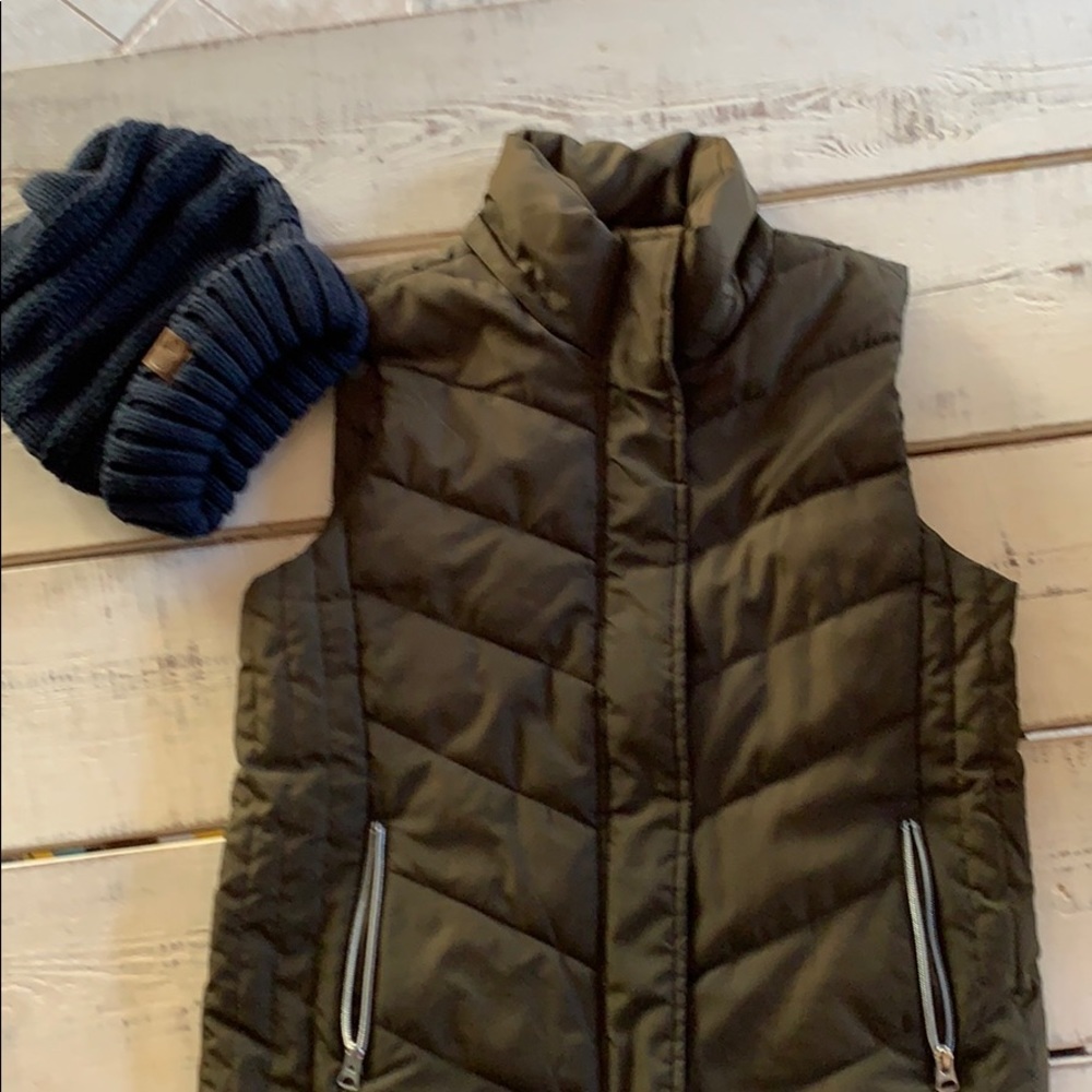 H&M forest green vest. No hood.